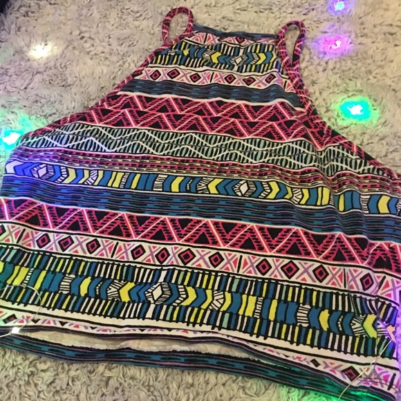 Color Block Halter Crop Top - Picture 3 of 4